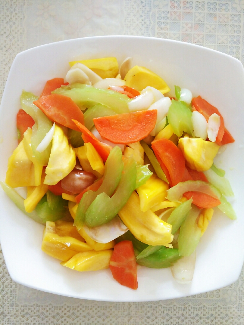 素炒百合芹菜菠萝蜜的做法 步骤1