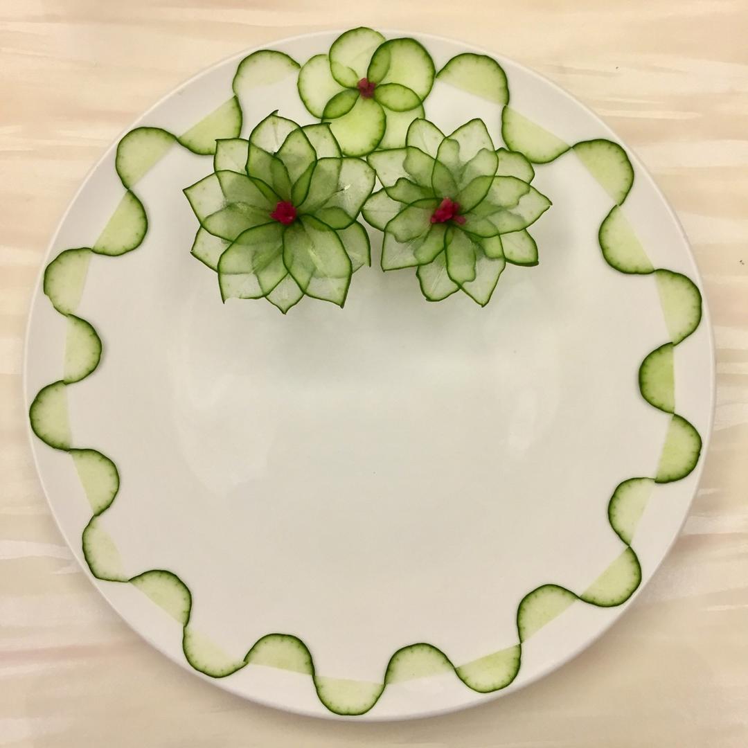 简单美丽的盘饰（5）——拼装花的围边与叶子