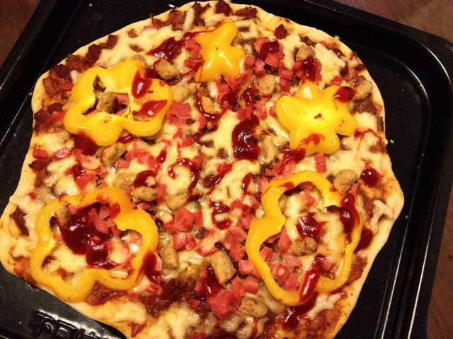 薄饼脆皮火腿pizza