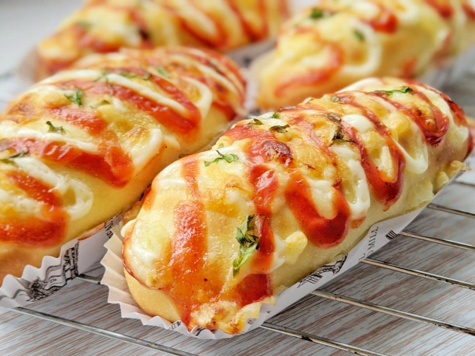 肉松香葱沙拉面包的做法