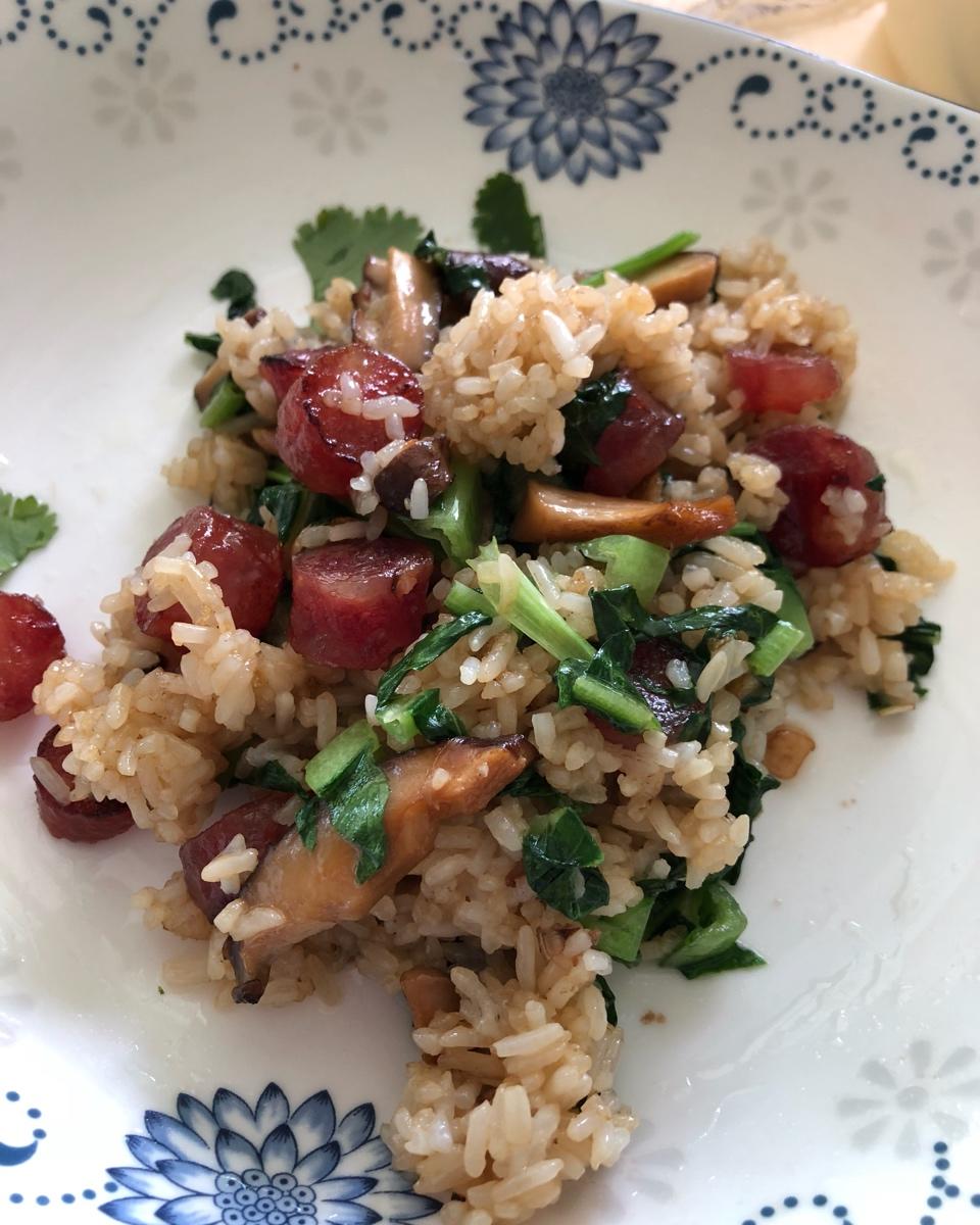 腊肠香菇青菜炒饭