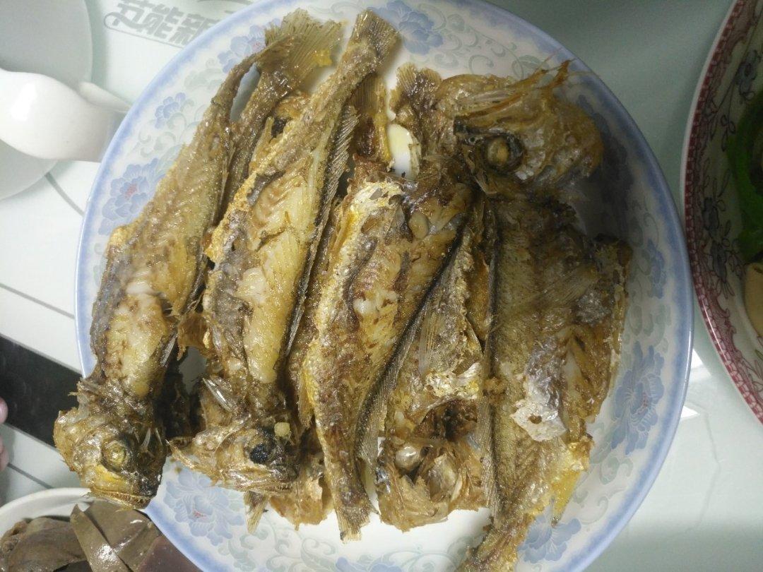 干炸小黄鱼（送花生米）