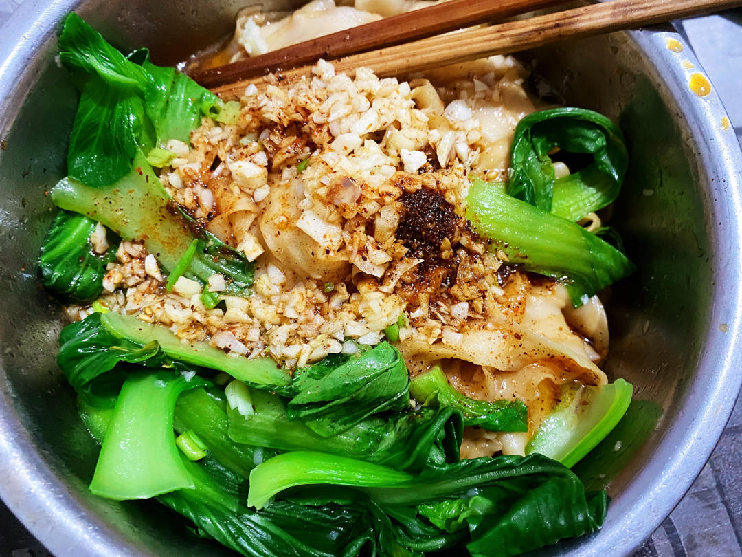 十分钟就能吃上的超简单油泼面