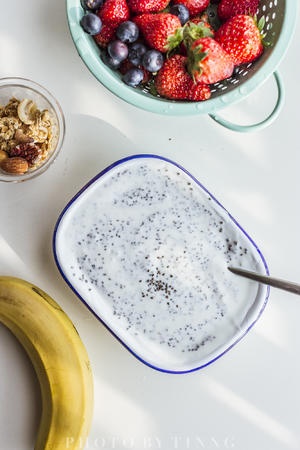 莓果奇亚籽酸奶布丁. Berries Chia Pudding Parfait.的做法 步骤2