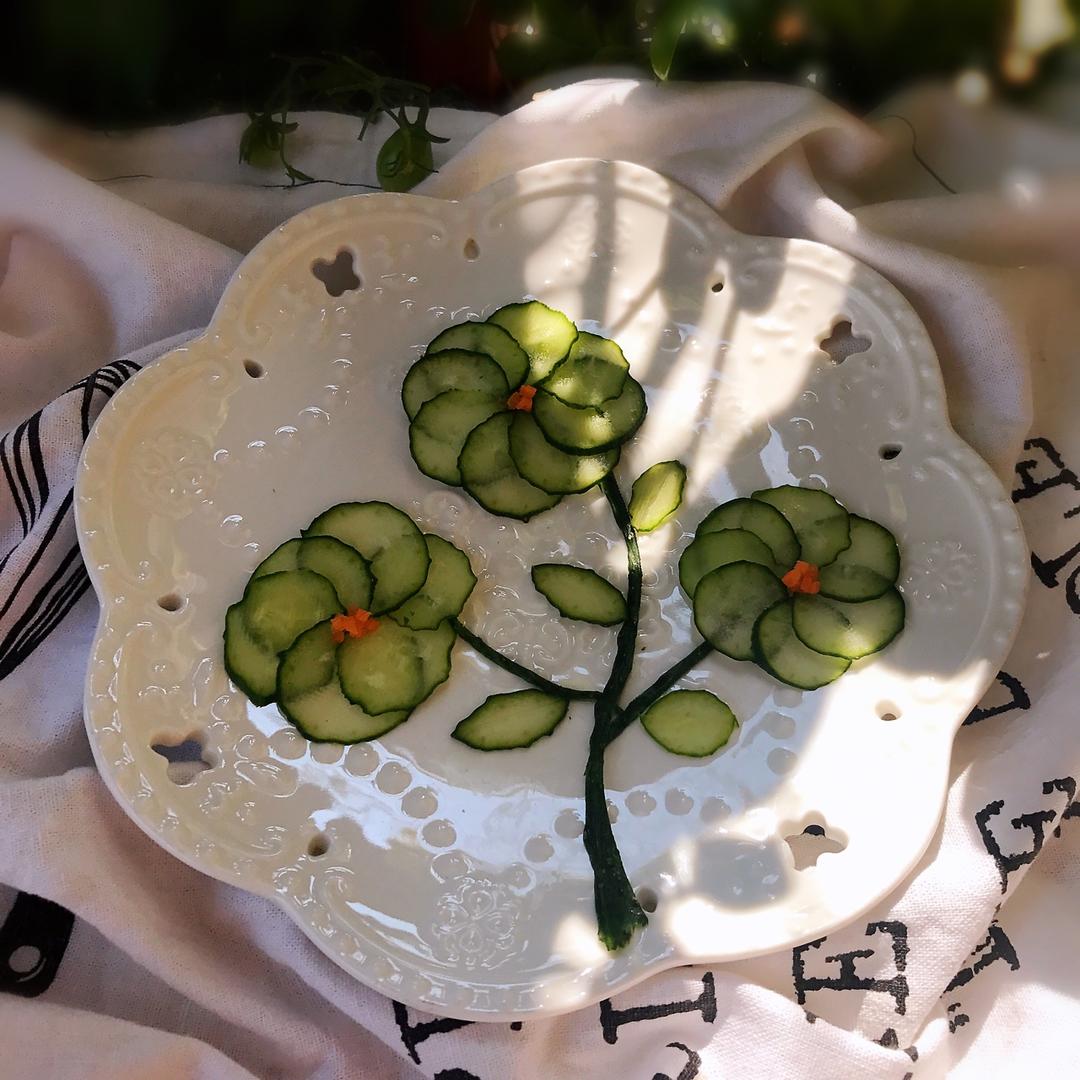 君-zhong做的黄瓜花美美餐盘画(创意盘画の四)