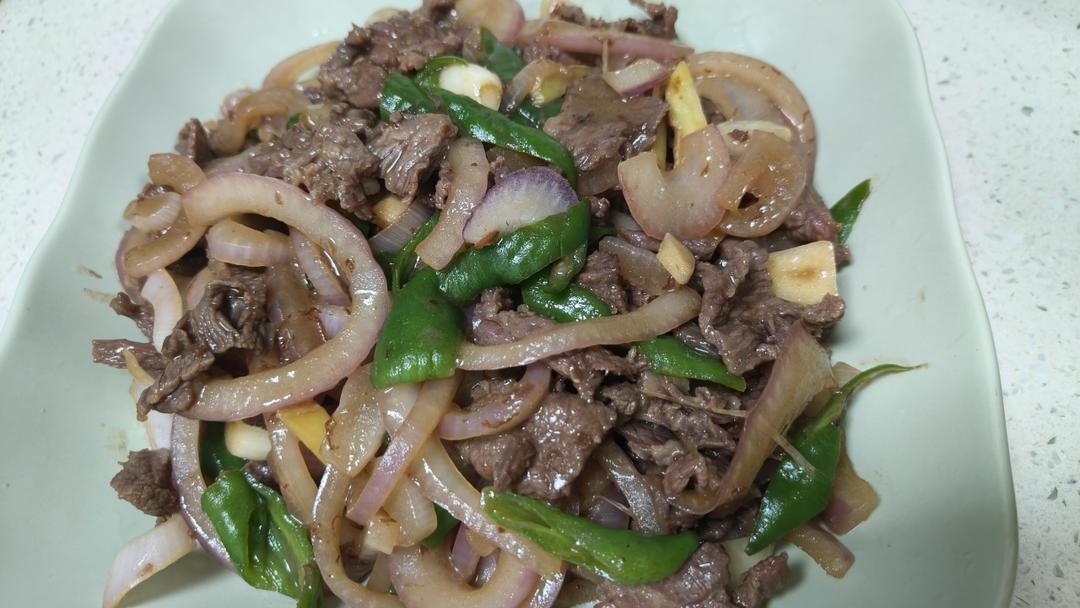 老少皆宜的一道“青椒洋葱爆炒牛肉”