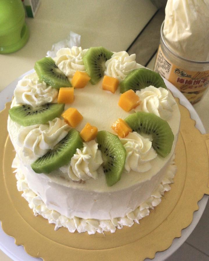 小笨象的妈妈做的淡奶油裱花蛋糕