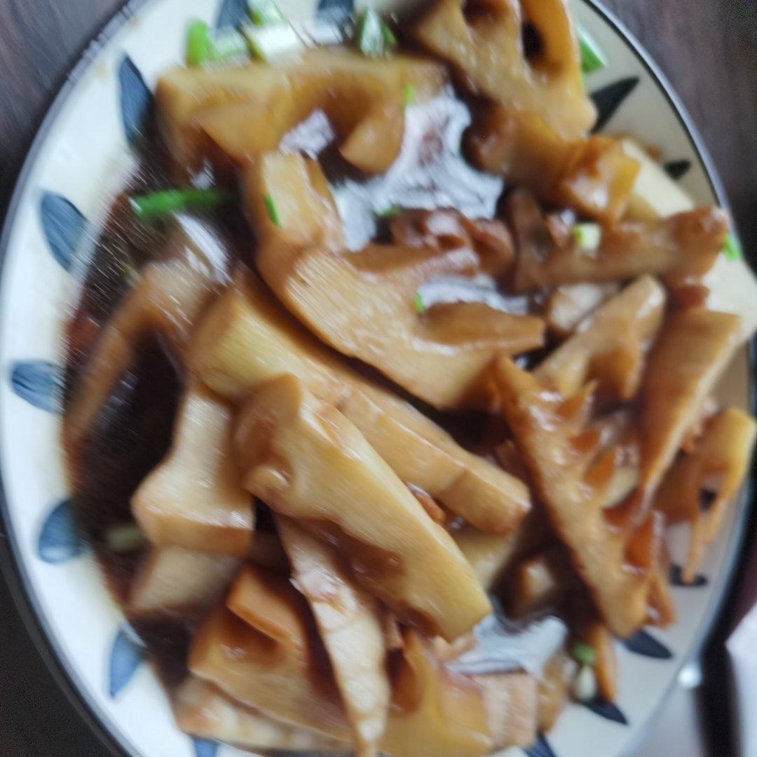 一个人能吃两盘的油焖笋