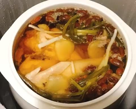 笙箫食光之枸杞百合鸡汤