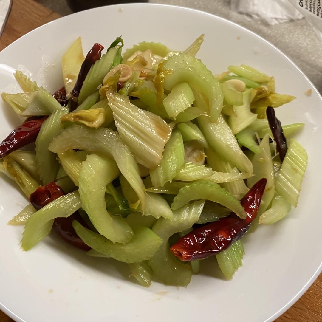 不加肉_炒芹菜，超级下饭！