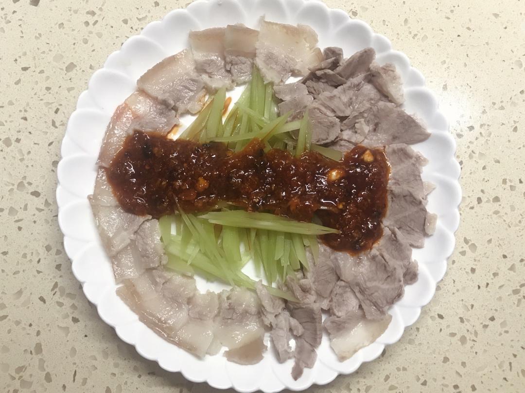 厨师长教你：“蒜泥白肉”的家常做法，看的口水直流