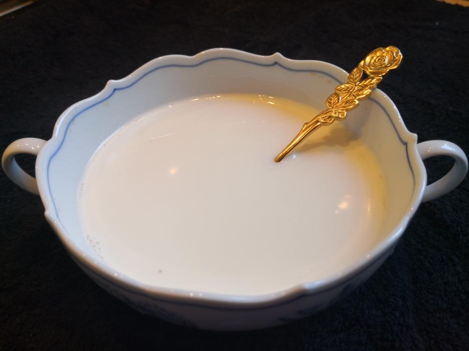 煮牛奶（不粘锅、不糊锅的方法）的做法
