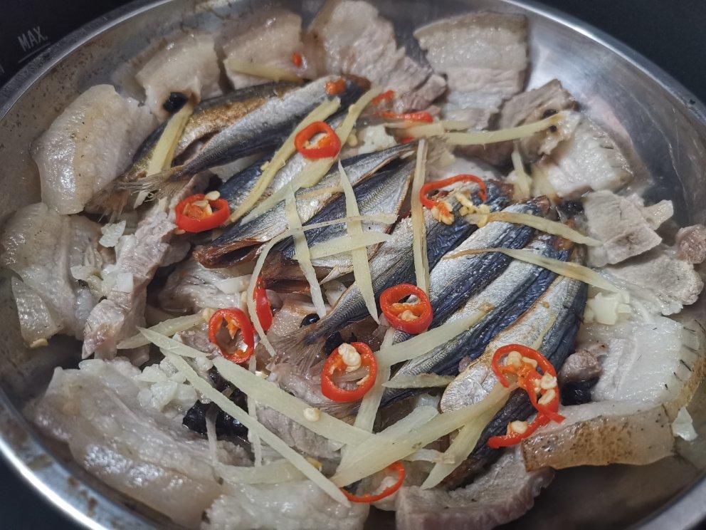 (三牙)咸鱼蒸五花肉