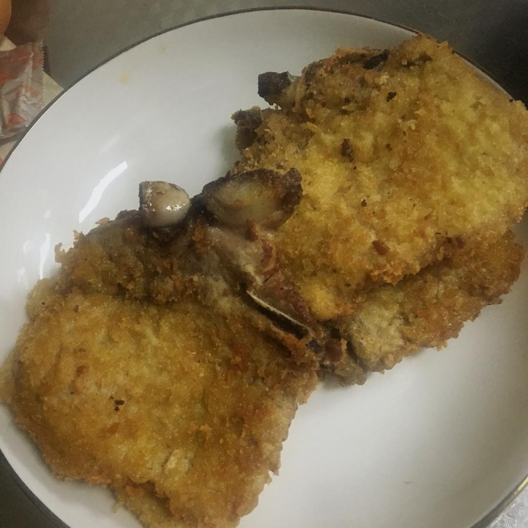 黄金酥脆的炸猪排
