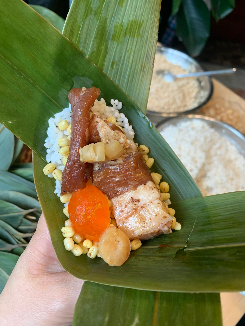 家乡绿豆咸蛋肉粽