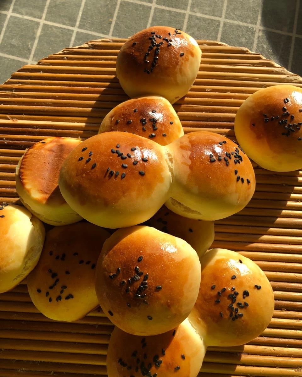 大人小孩都爱不释口的【蜂蜜牛奶小餐包】