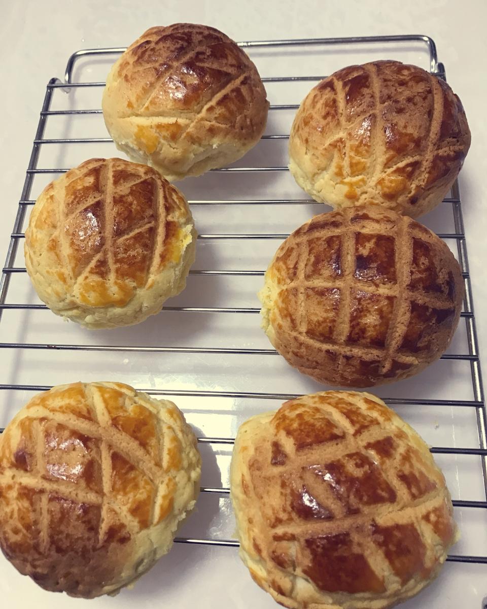 好吃到炸裂的港式菠萝包（附带制作酥皮的小视频）