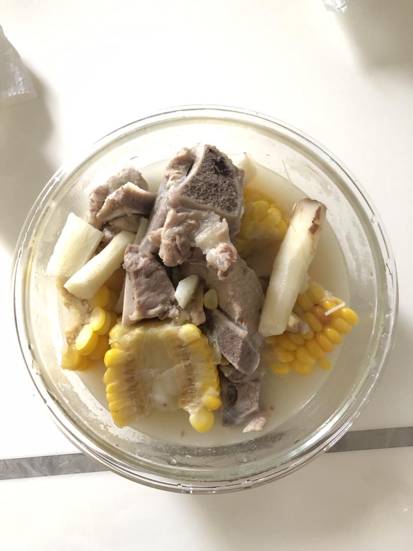 连吃三碗的玉米山药排骨汤
