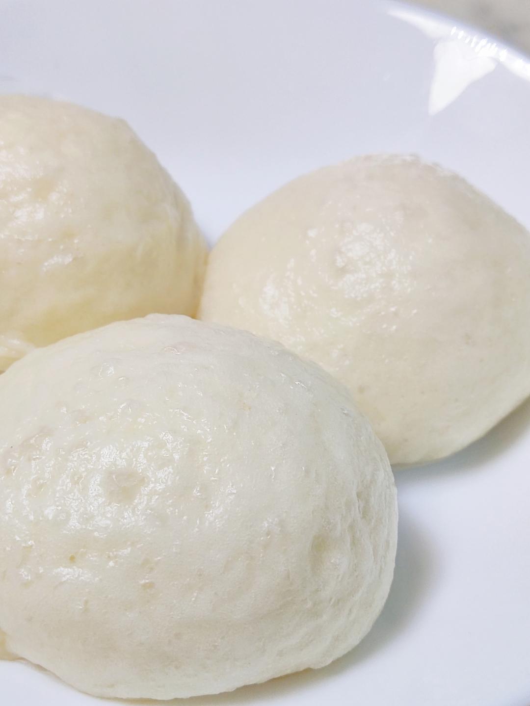 松软香甜的奶黄包，很快就可以搞定。