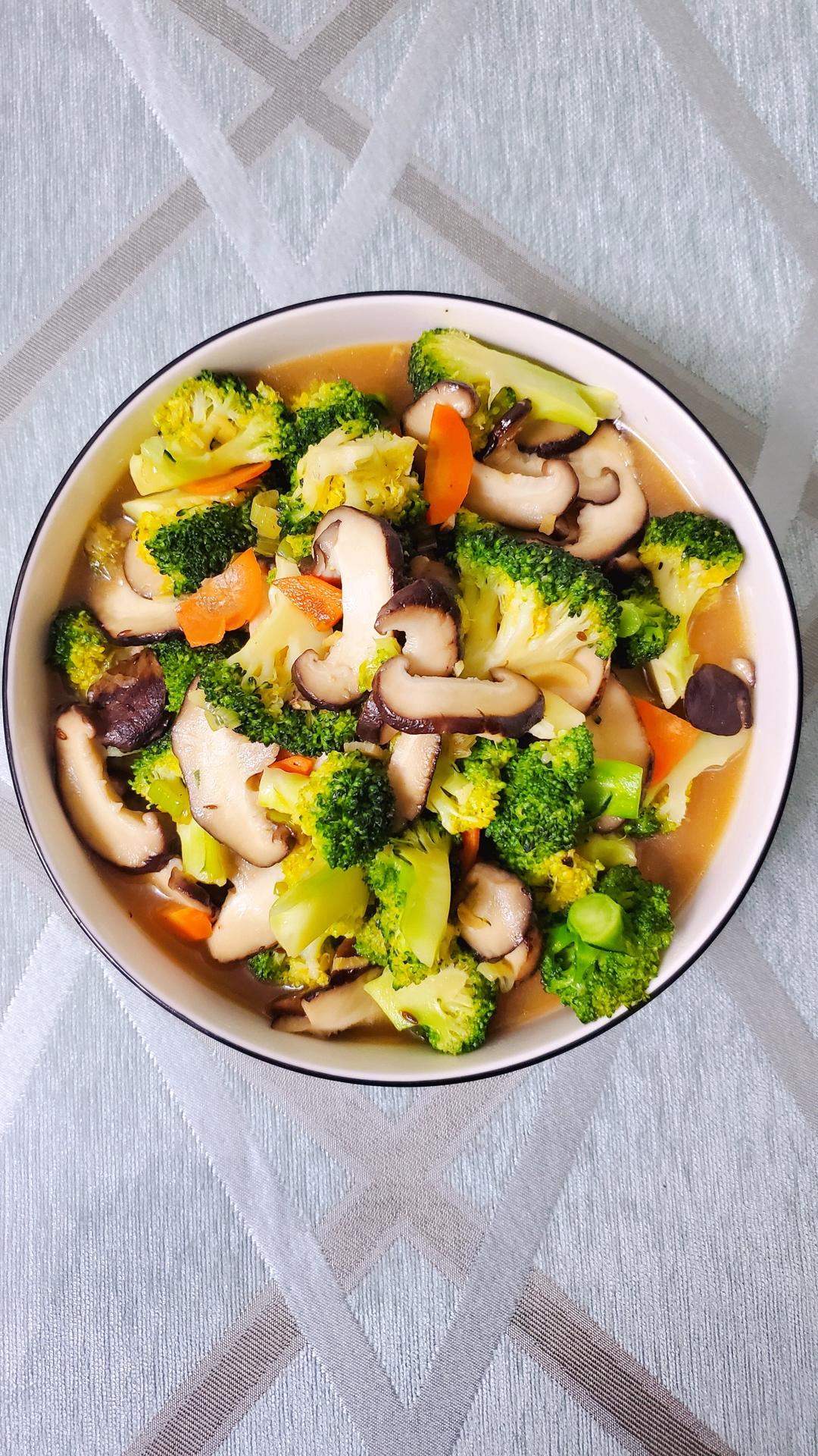 全素也可以超好味的炒杂蔬(西兰花香菇胡萝卜)