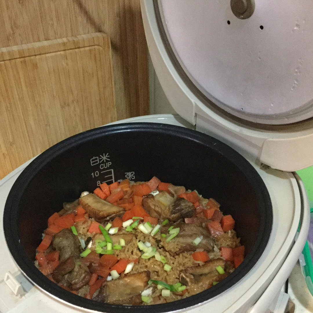 喷香排骨焖饭（爆好吃）