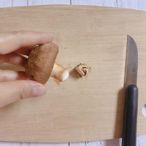 给肉都不换的香菇炖豆腐的做法 步骤3