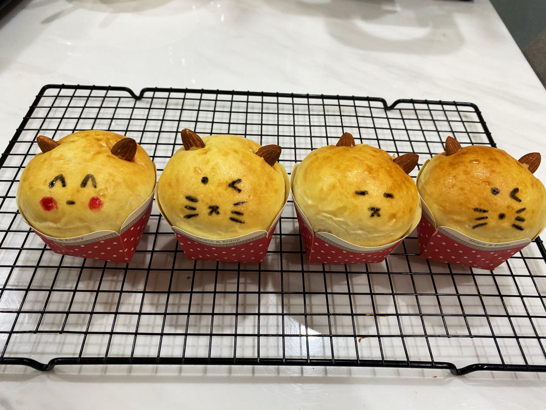 可爱暴击💥喵喵土豆泥培根纸杯面包