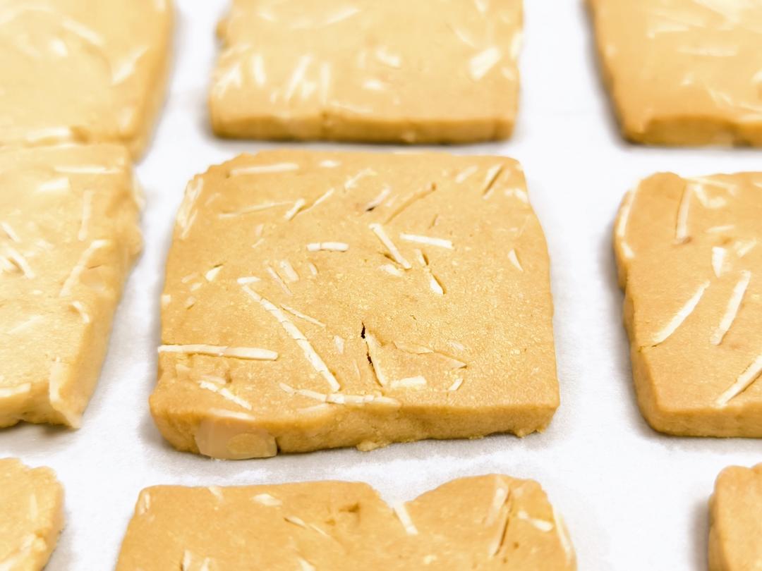 咖啡控☕️超浓郁杏仁咖啡曲奇｜搅一搅就搞定