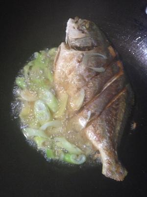 家常菜之——清炖金鲳鱼的做法 步骤1