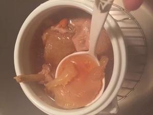 红枣枸杞花胶炖鸡汤：滋阴养颜、美容补血汤的做法 步骤5