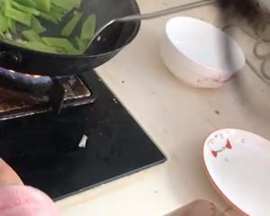 妈妈做的菜之清炒莴苣的做法 步骤3