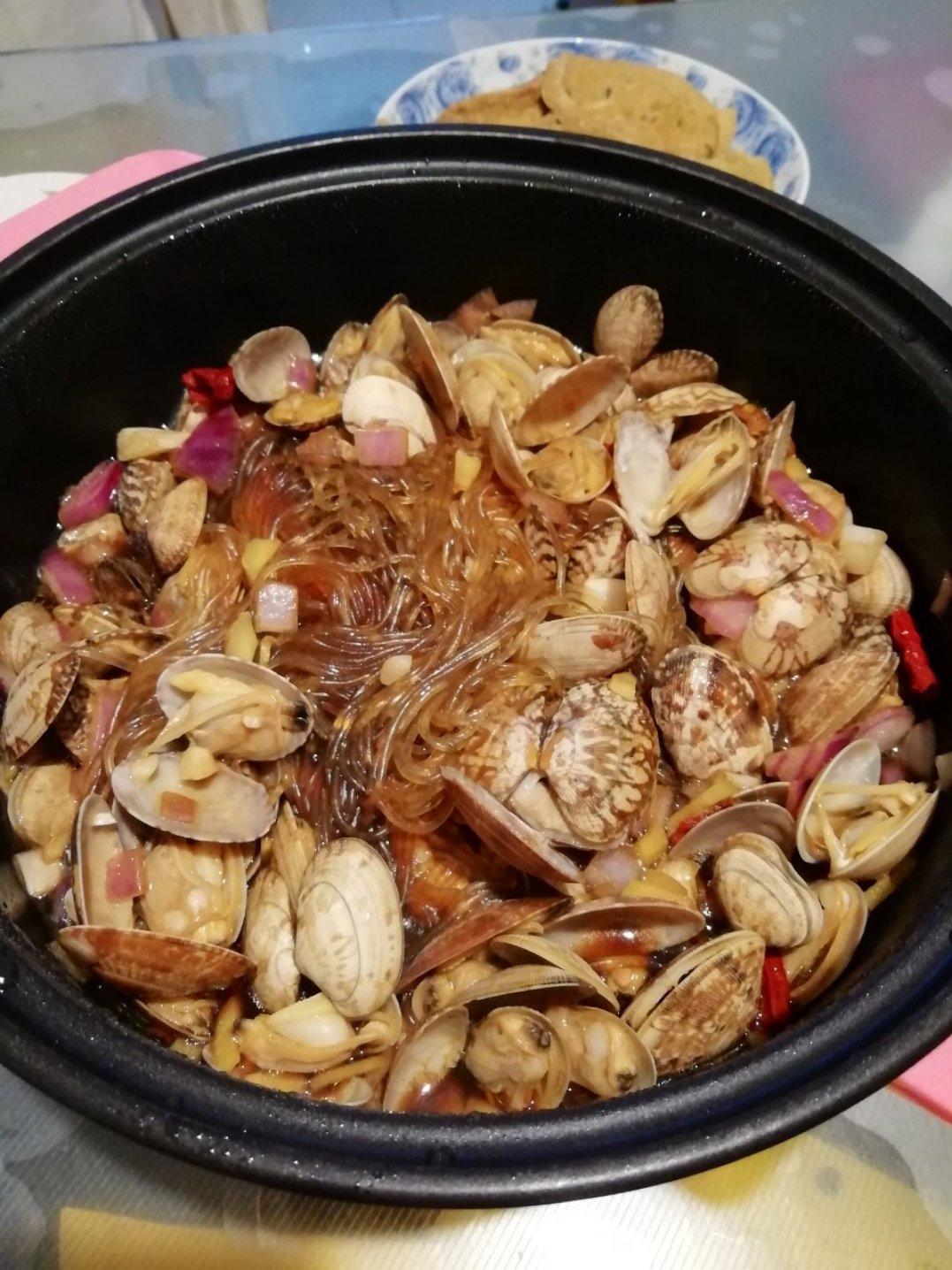 家常美味花蛤粉丝煲