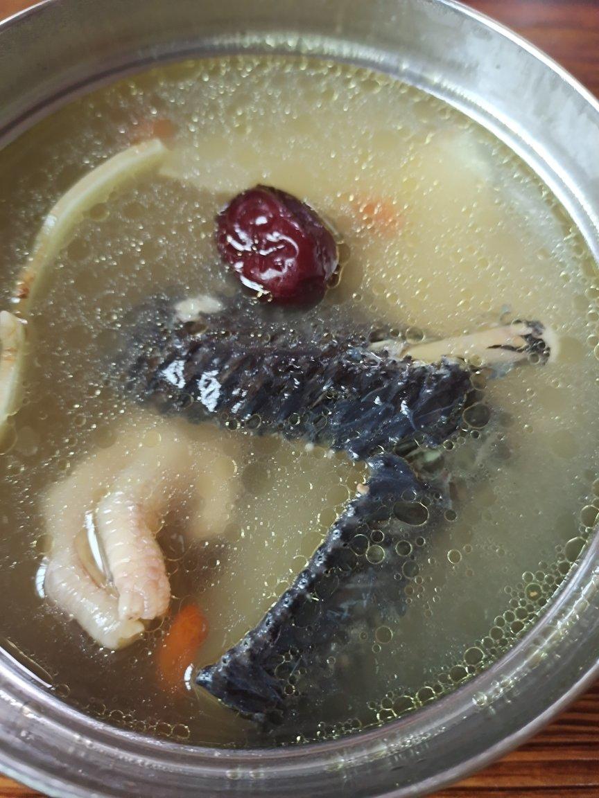 枸杞红枣乌鸡汤