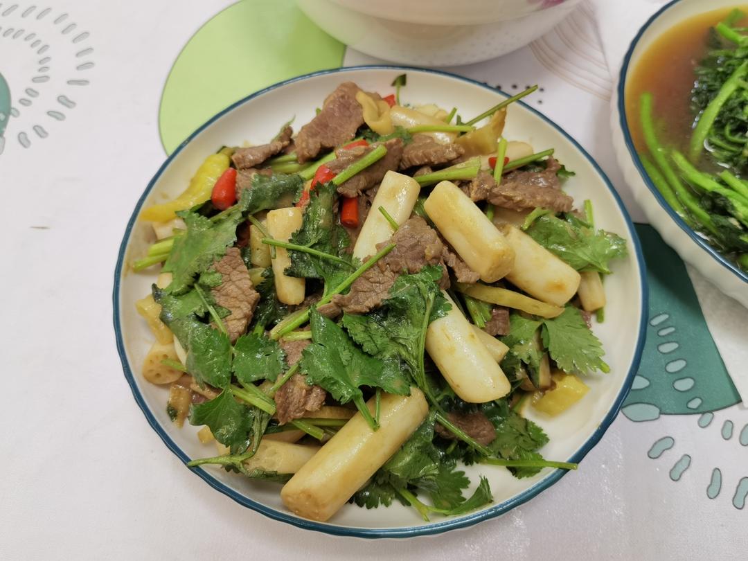 小炒黄牛肉，肉嫩味香！太好吃了简直是米饭杀手！