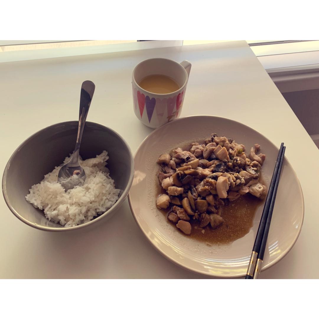 鸡肉炒蘑菇