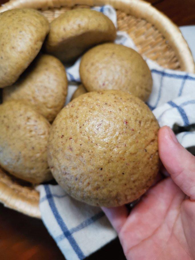 田野芳菲做的五谷杂粮馒头
