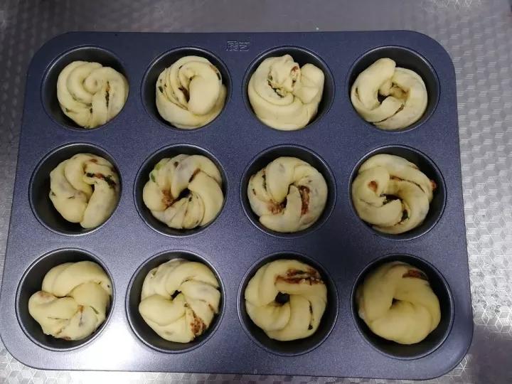 香葱肉松小方块面包