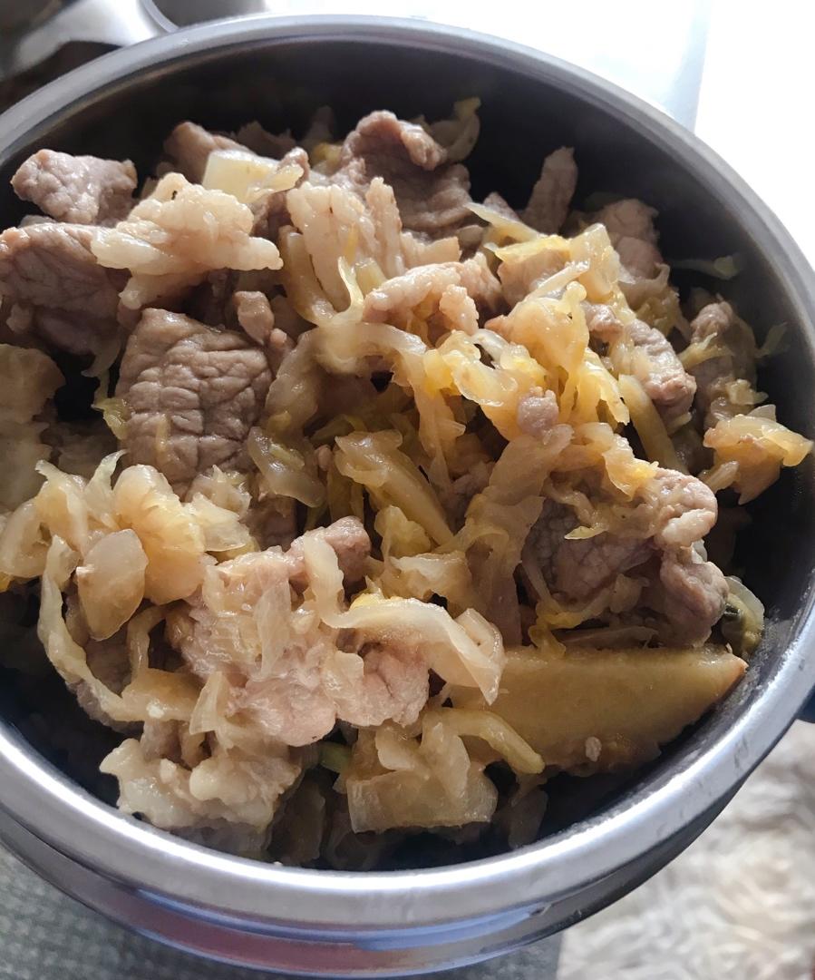 酸菜炖五花肉