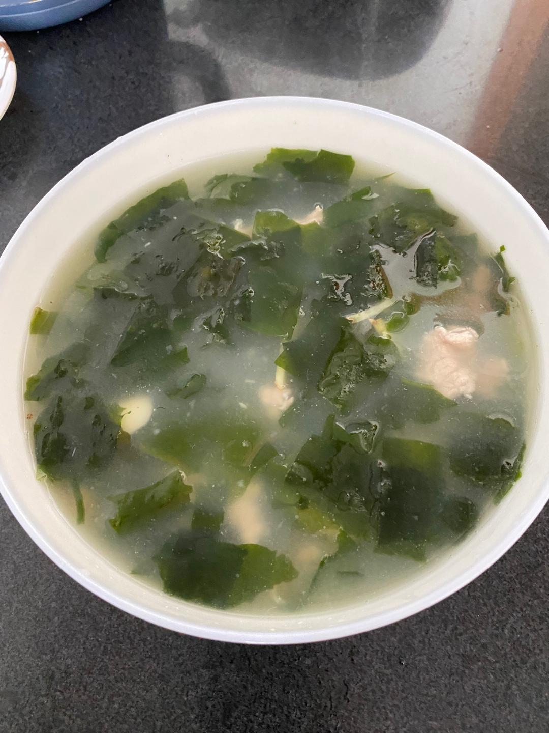 5分钟做个海带芽瘦肉汤