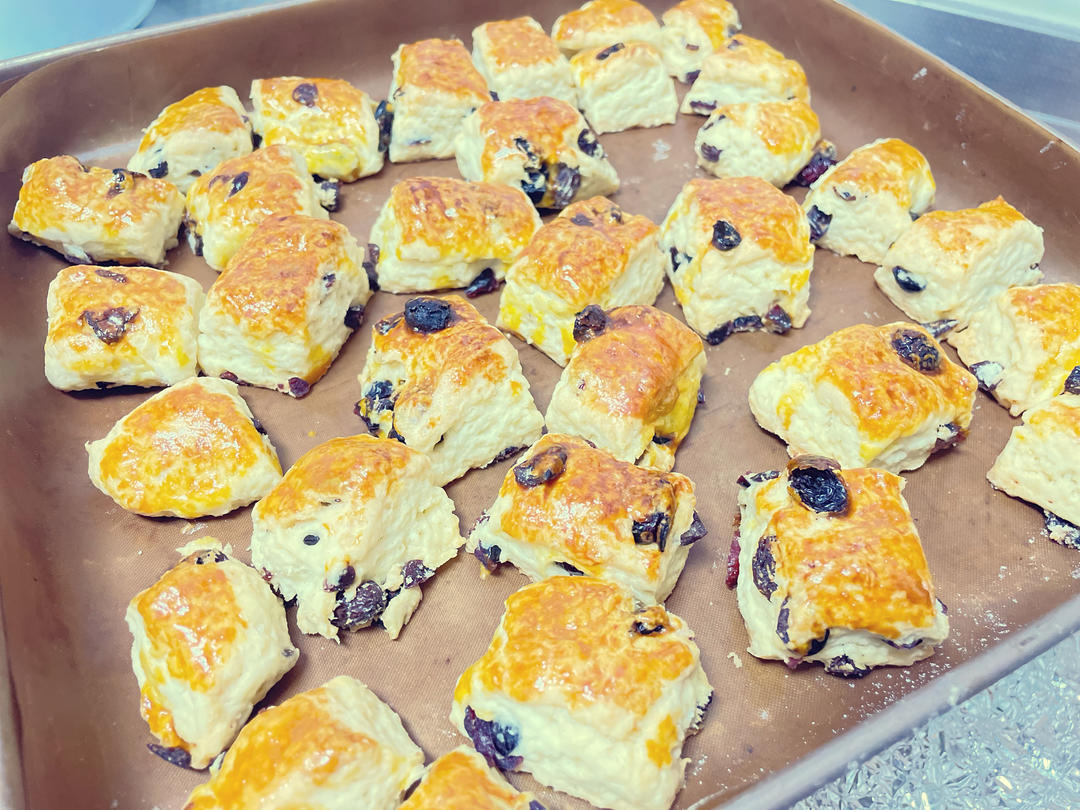 消耗淡奶油的司康