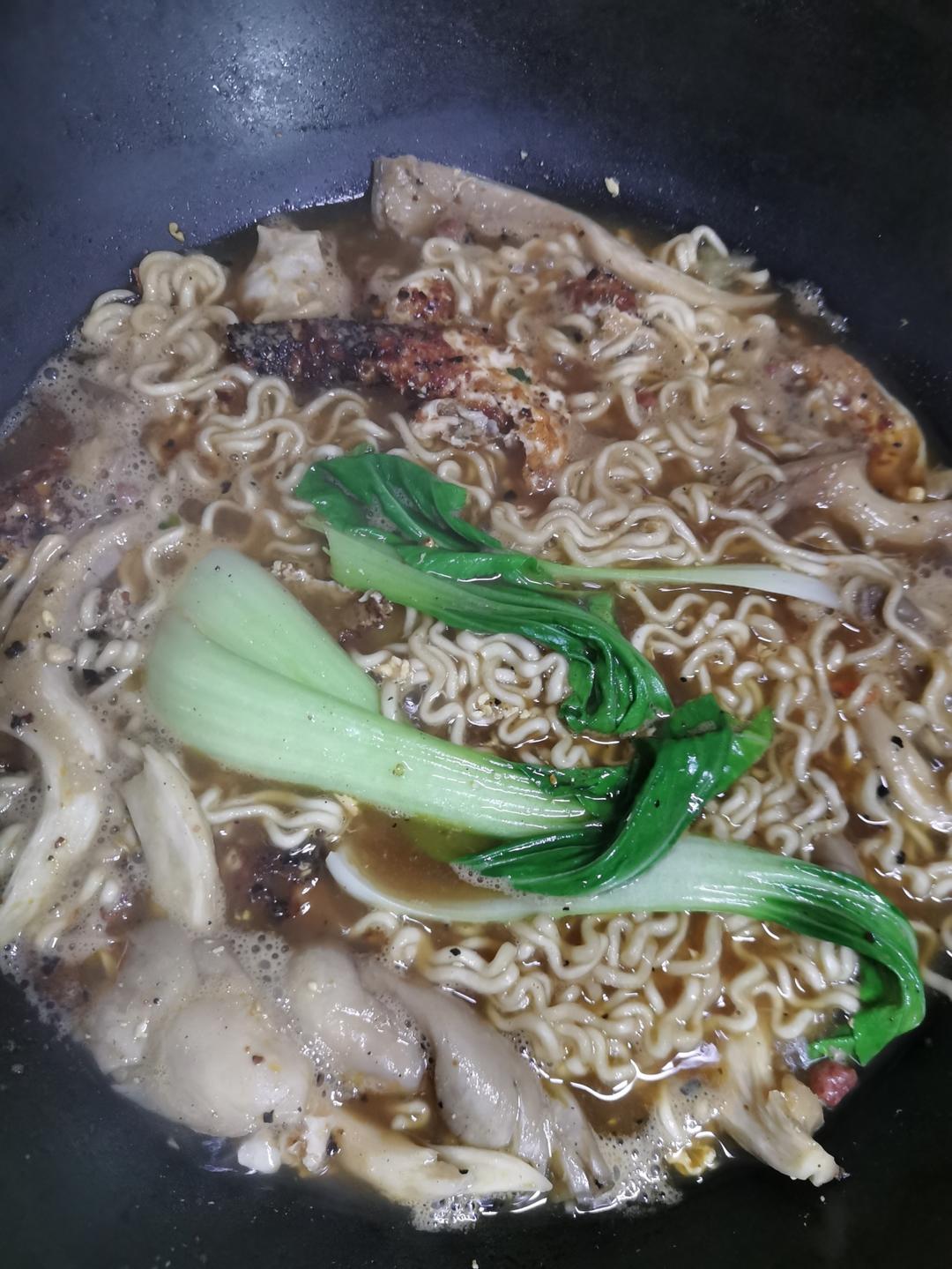 难怪全网都在做辣椒油煎蛋泡面，一吃一个不吱声