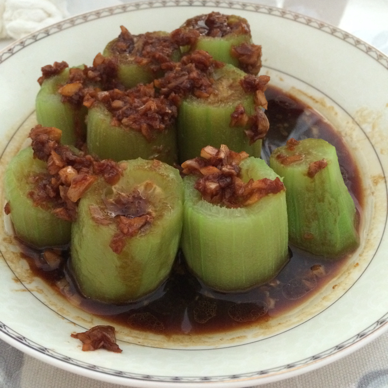 只需要五分钟就可以的美味蒜蓉蒸丝瓜