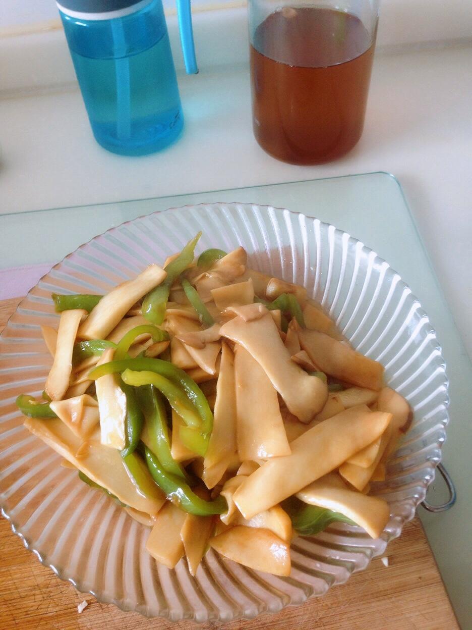 青椒素炒杏鲍菇