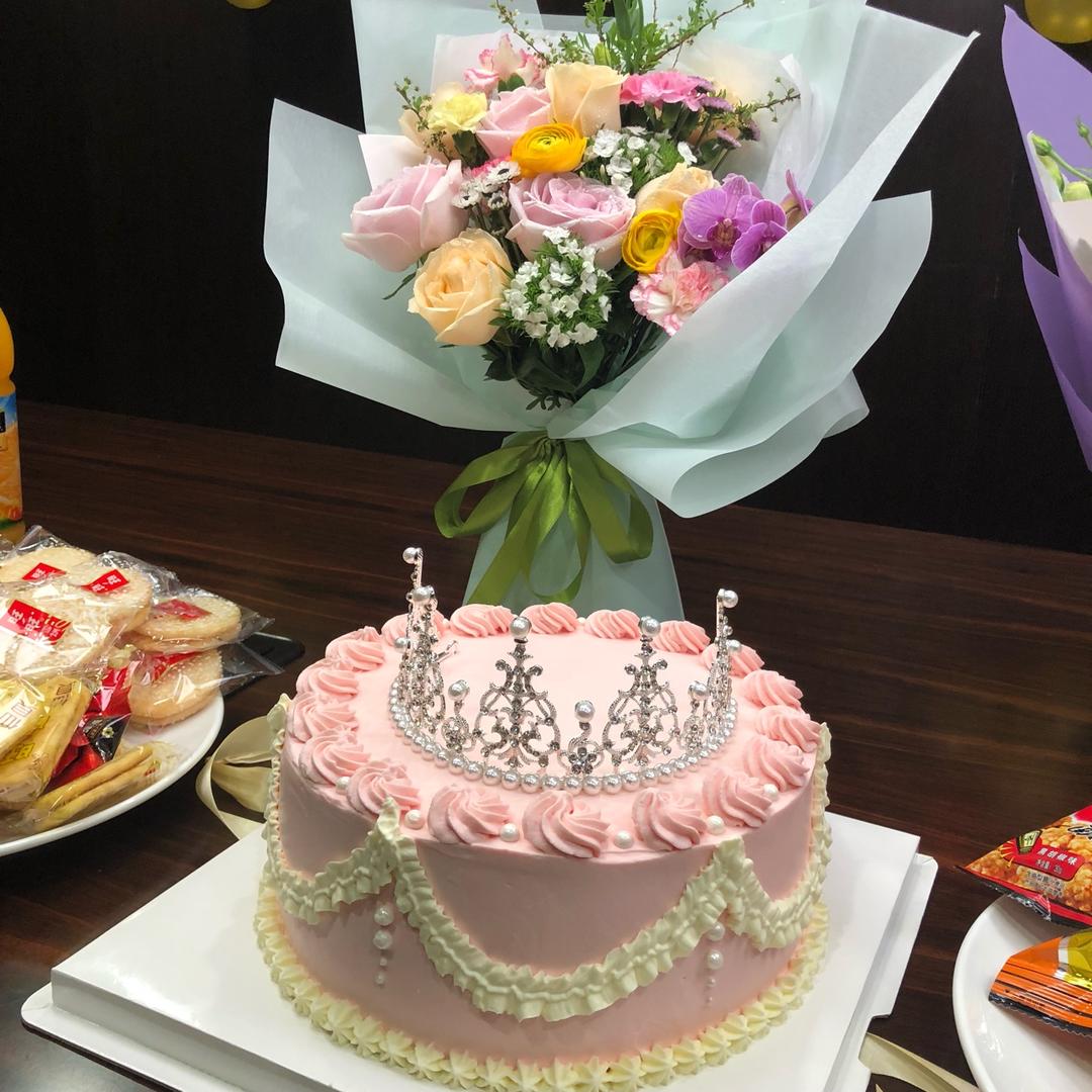 我是厨娘2016做的myqueen主题皇冠蛋糕