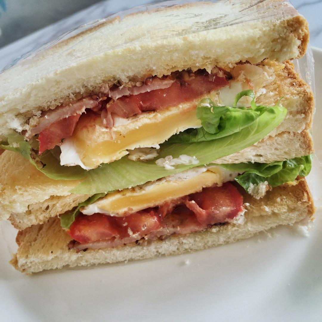 卉梓huizi做的培根芝士三明治