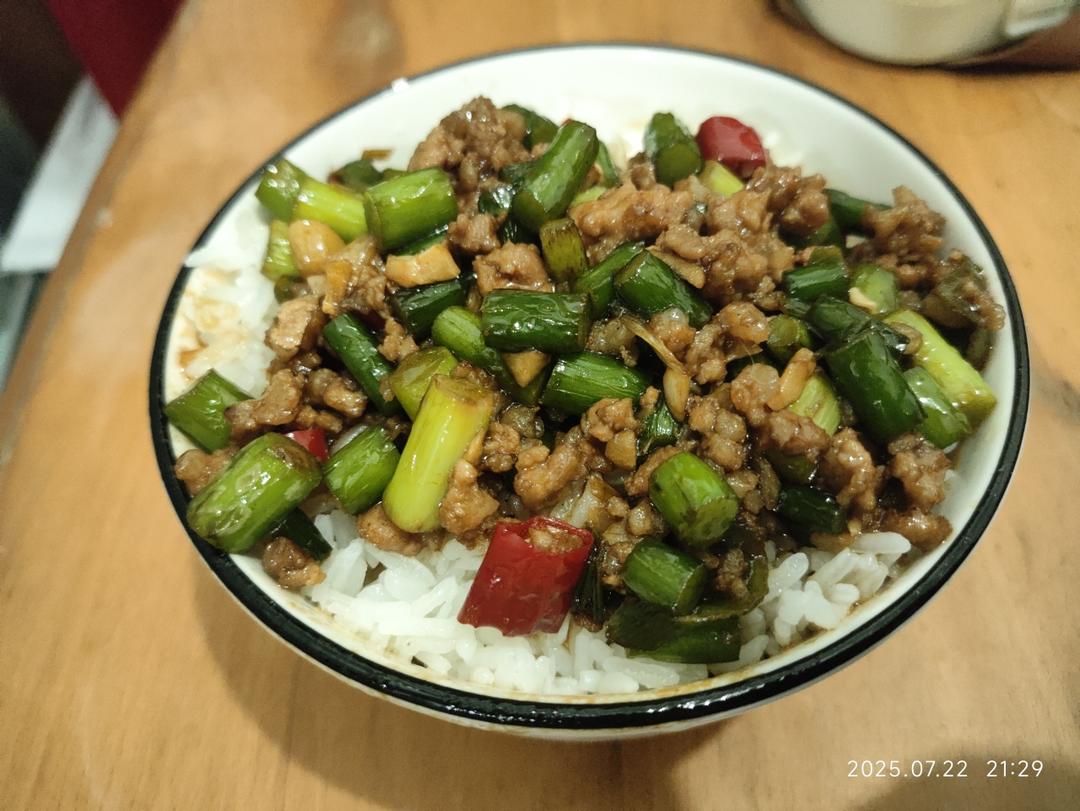 蒜苔炒肉末，三碗米饭都不够吃