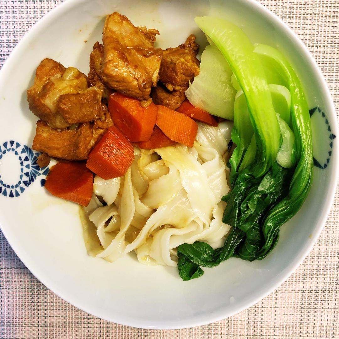 家常排骨面