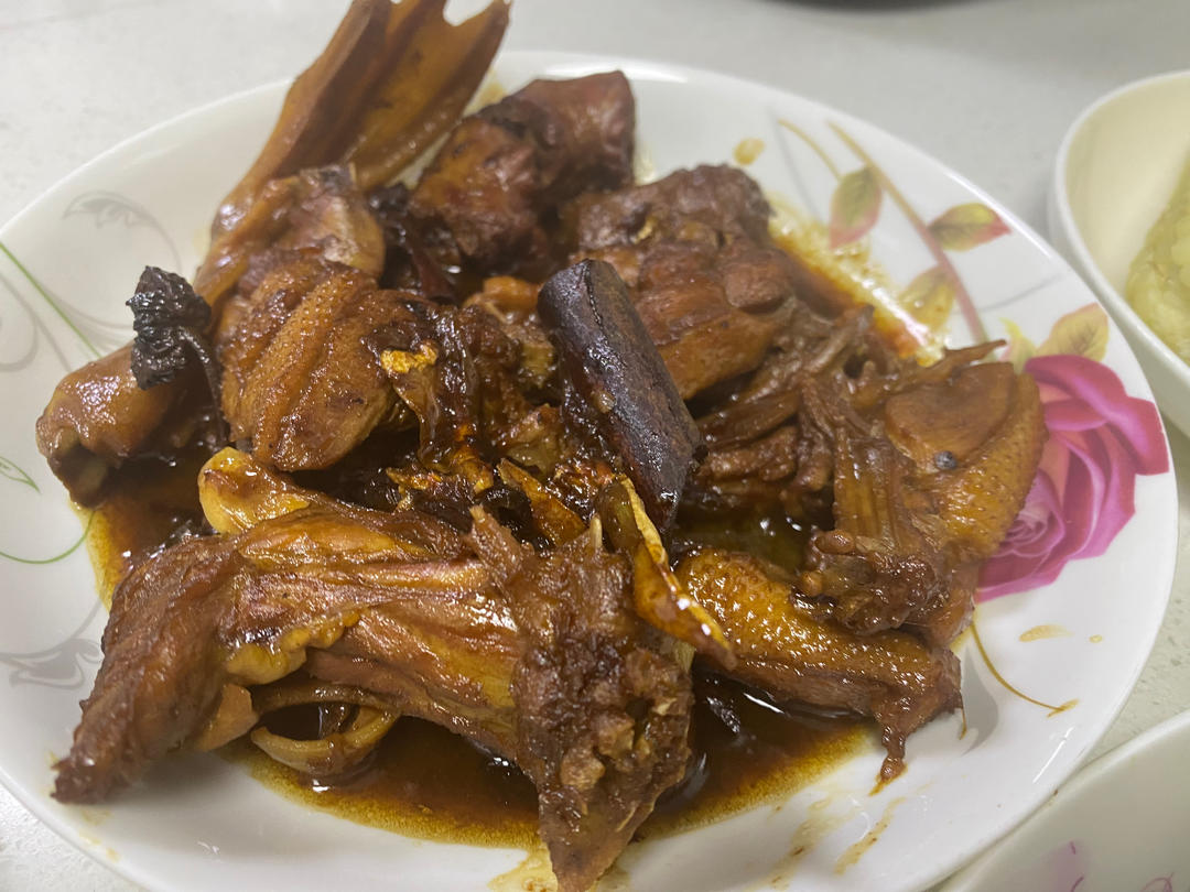 传统正宗的啤酒鸭配方和做法，鲜嫩香浓，只需炒千万不要焯水