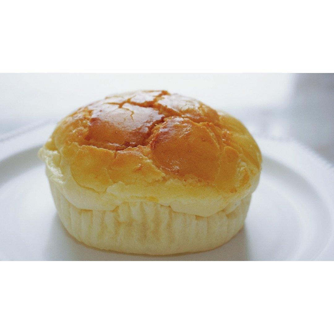 爱文芒果柠香菠萝包