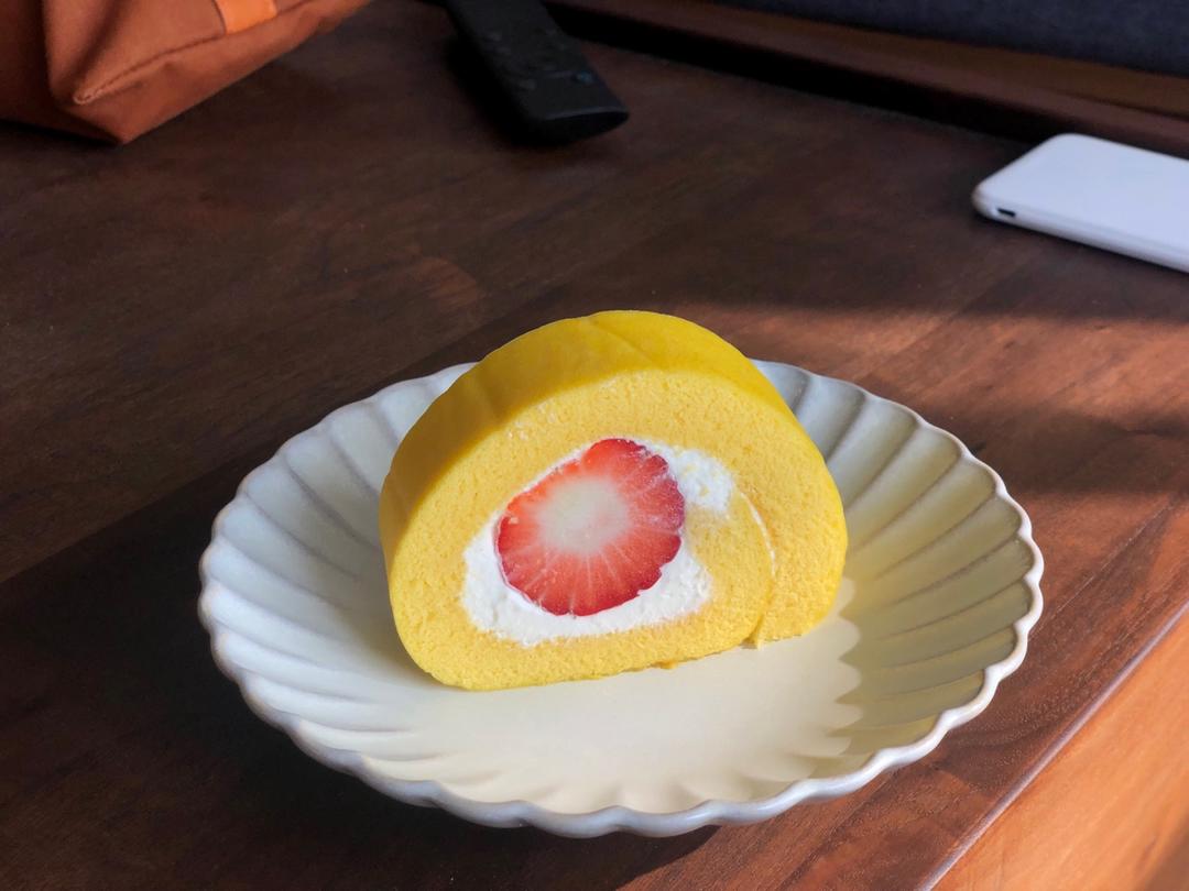冬季热销的【草莓蛋糕卷】，这样做想要失败都难